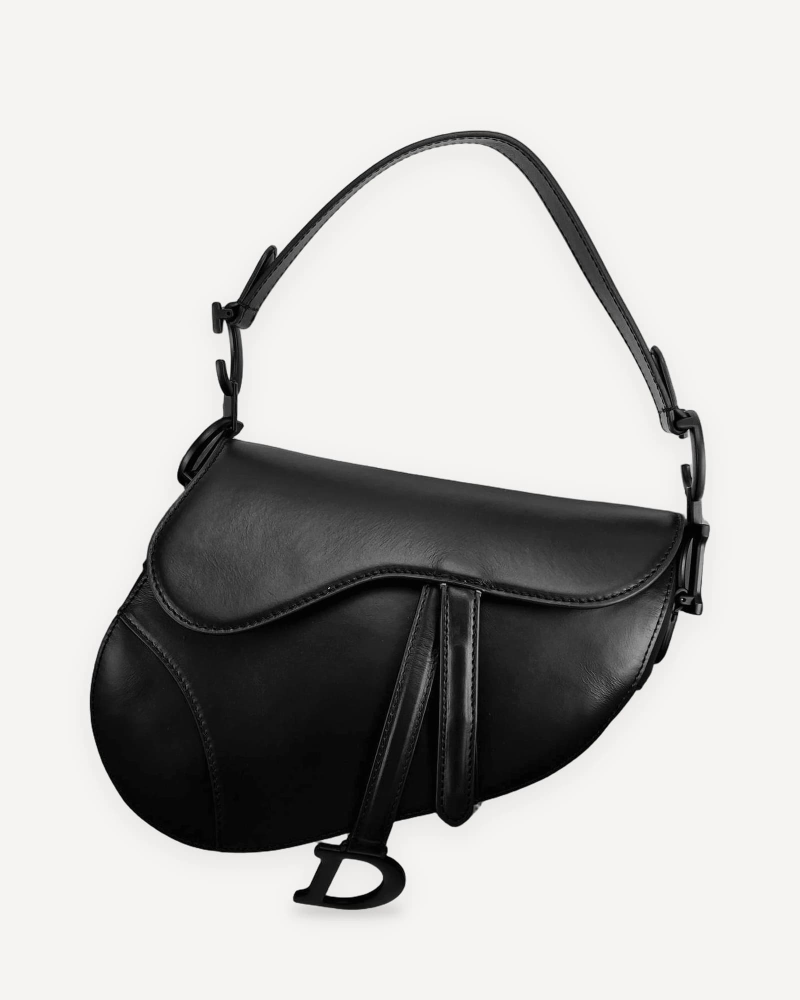 559 Leather in Black & Black